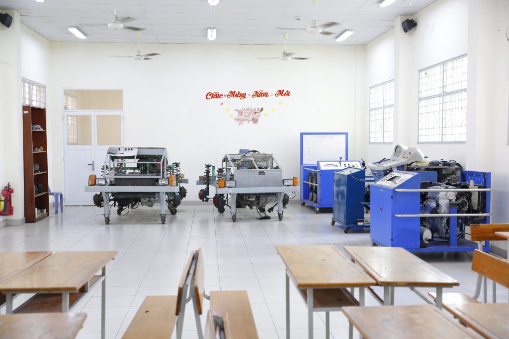 Tại Cao đẳng Thủ Thiêm sinh viên học 30% lý thuyết 70% học thực hành 
