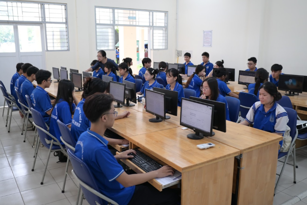 Ngành Kế toán doanh nghiệp tại Trường Cao đẳng Thủ Thiêm mang đến cơ hội nghề nghiệp ổn định cùng mức thu nhập cạnh tranh cho sinh viên sau tốt nghiệp.